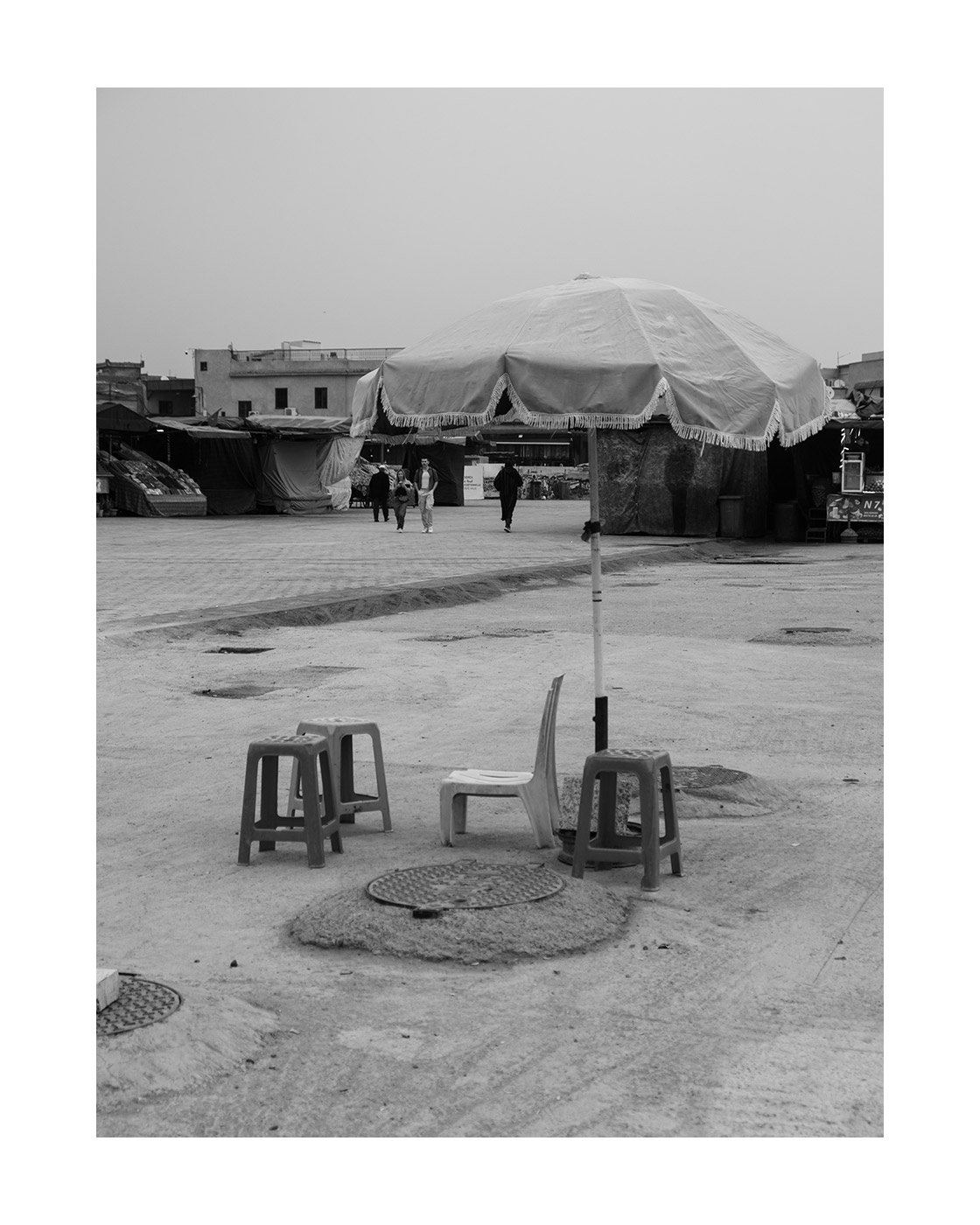 Friday Morning, Marrakech — Through the Medina to Djemaa el-Fna
Jan 2026
#marrakech #medina #djemaaelfna #streetphotography #urbanphotography #morocco #northafrica #fridaymorning #dawn #souk #streetlife #winter #january #kersavond #urbanpresents