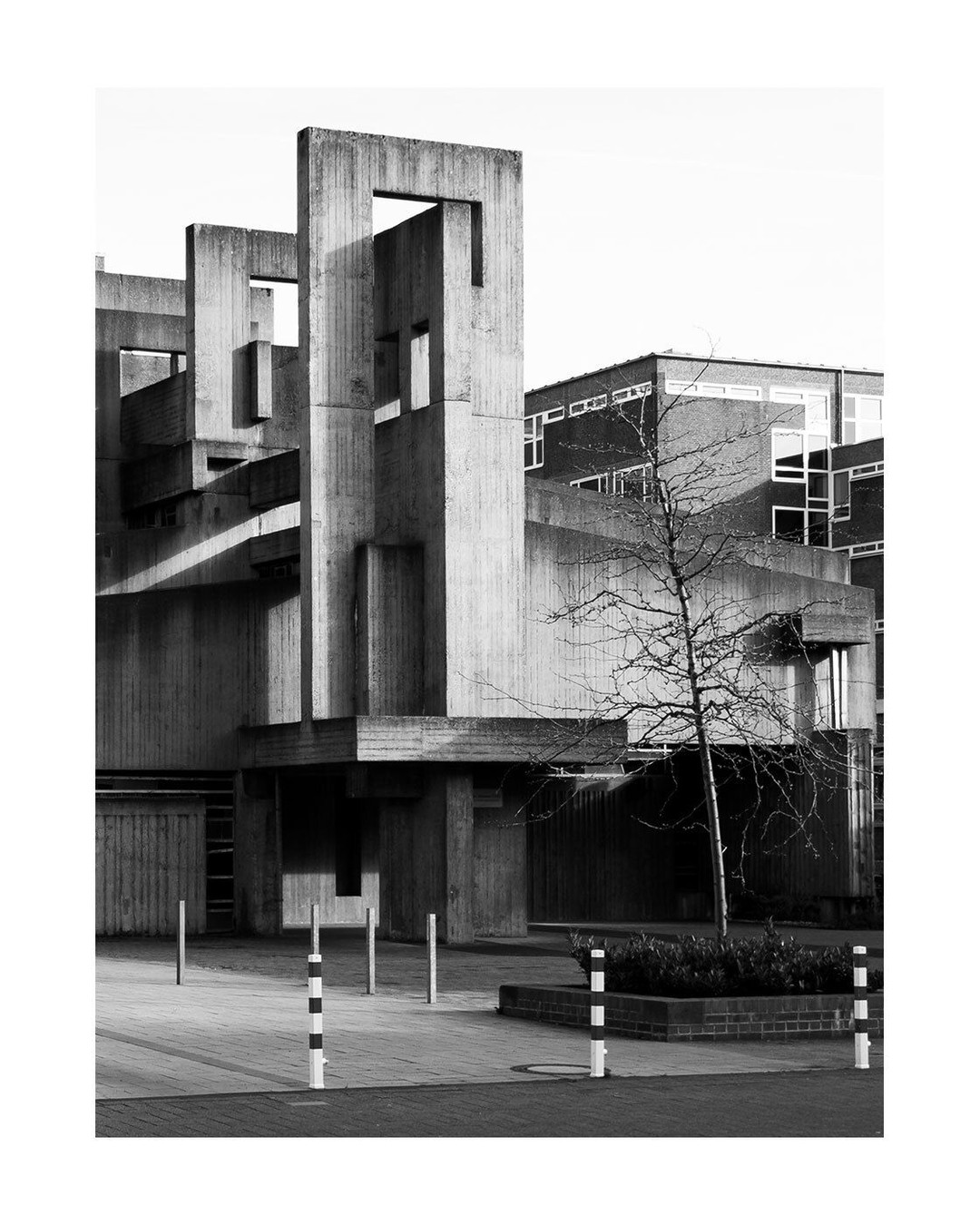Kirche St. Johannes XXIII, Köln-Sülz. Brutalist sacred architecture by Josef Rikus and Heinz Buchmann, 1968–1969. Sichtbeton, early spring light.
#brutalism #brutalistarchitecture #brutalist #concretearchitecture #bétonbrut #sichtbeton #sacredarchitecture #kirchenbau #cologne #köln #koeln #sülz #germany #deutschland #architecturephotography #blackandwhitephotography #urbanarchitecture #kersavond #urbanpresents